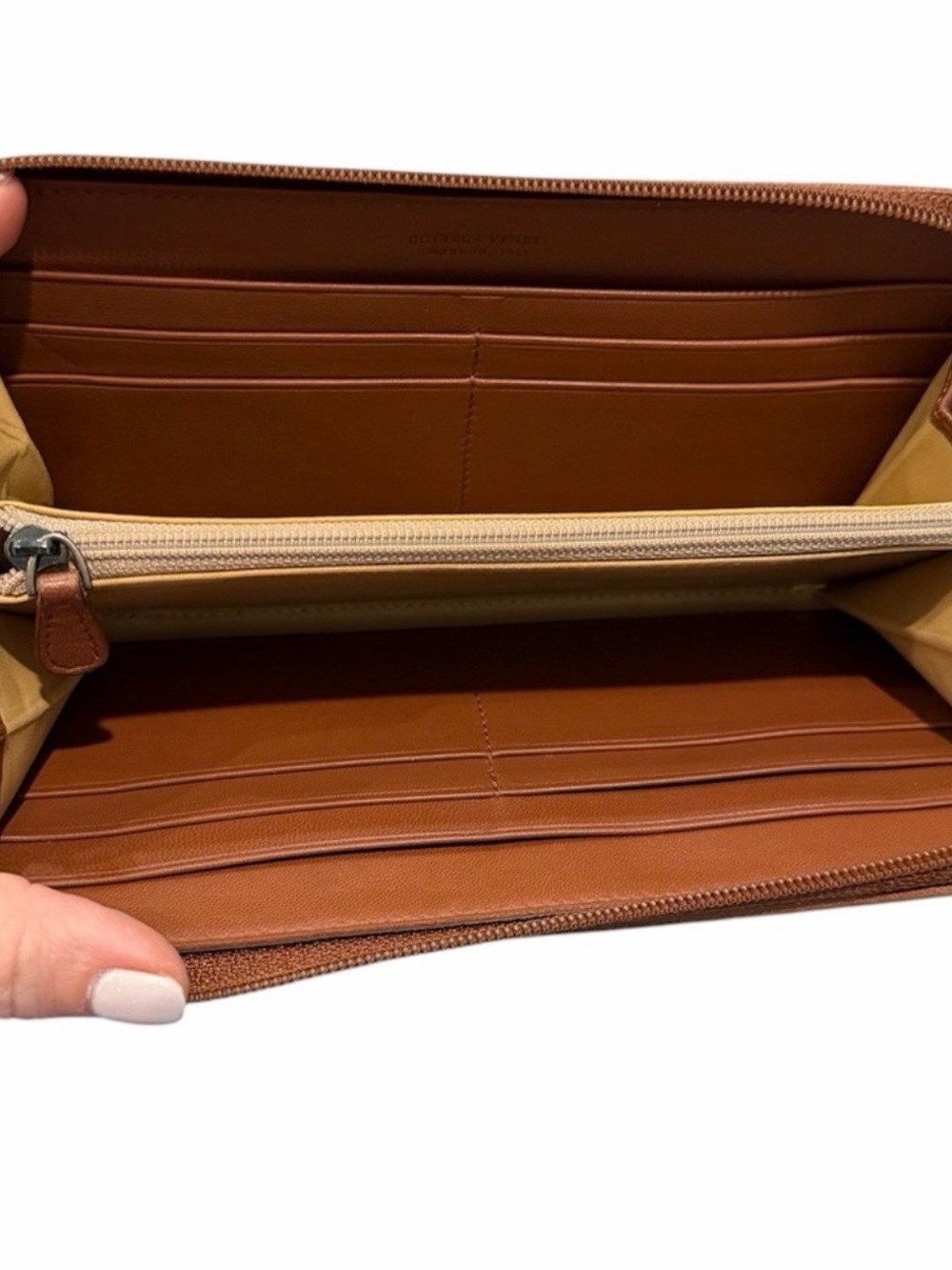✨💎EUC💎✨Bottega Veneta Intrecciato Leather Cognac Zippy Wallet/Clutch - Picture 4 of 10